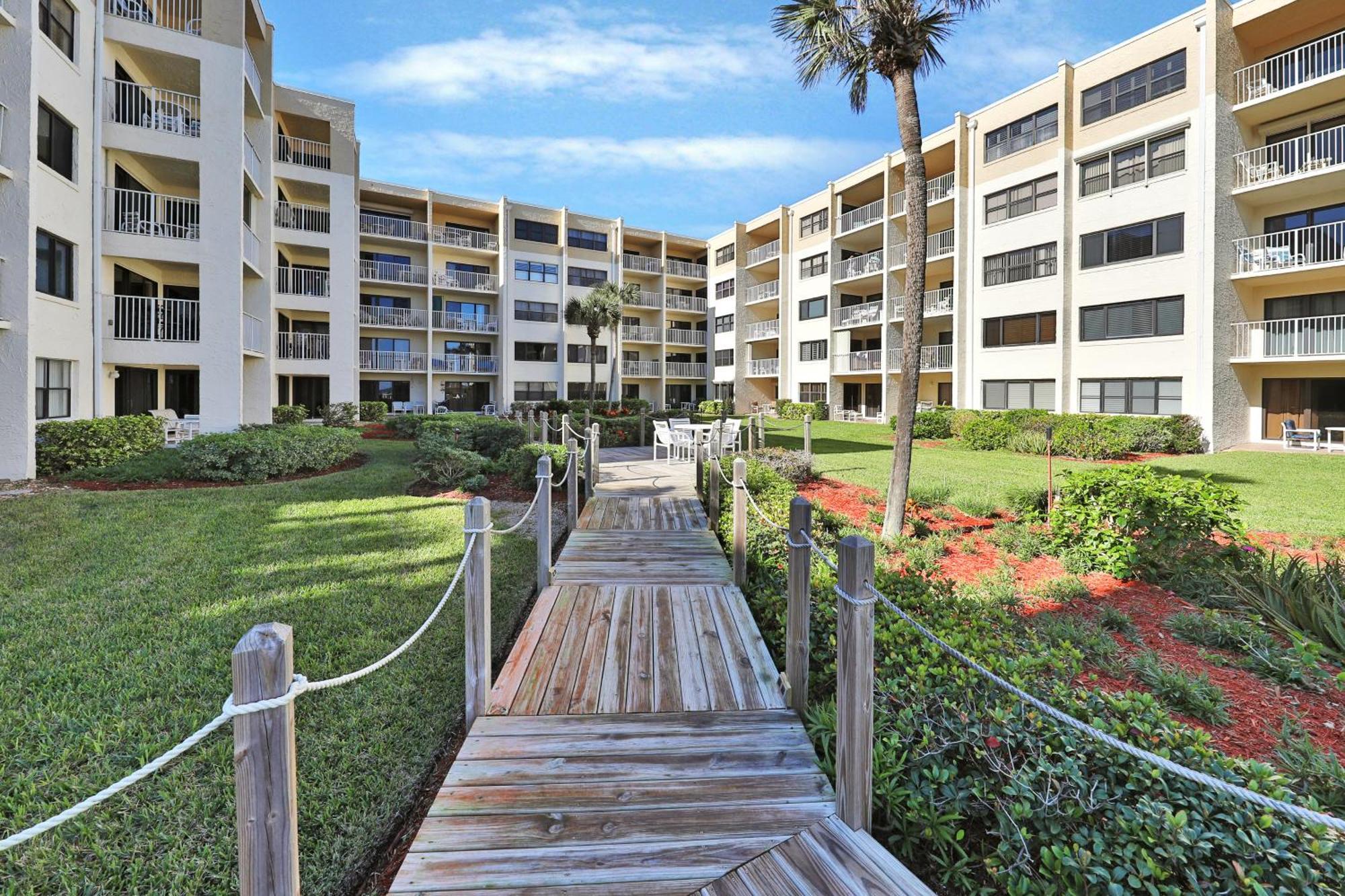 Castle Reef Condos New Smyrna Beach Room photo